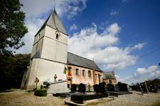 Molenbeek-Wersbeek - St-Laurentiuskerk en pastorie (©Lander Loeckx)